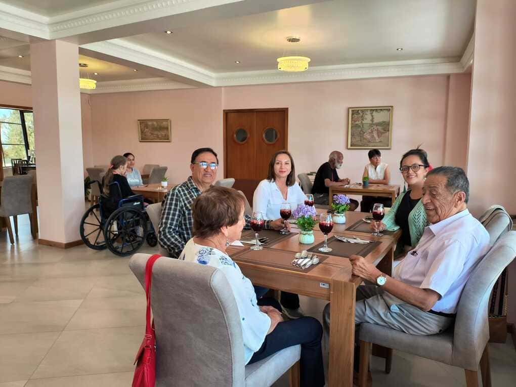 Cómo elegir una residencia para adultos mayores en Ecuador desde Costa Rica