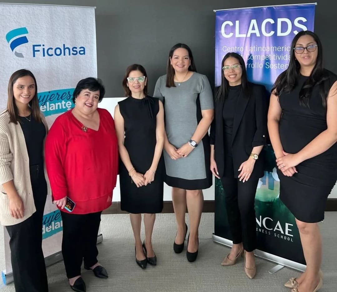 Ficohsa e INCAE, aliados estratégicos en formación empresarial